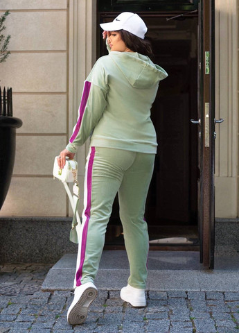 Жіночий велюровий костюм колір оливка р.50/52 441601 New Trend (263134126)