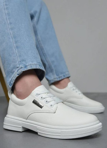 Туфли женские белого цвета на шнуровке Let's Shop