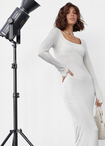 Молочна відвертий силуетна сукня міді з квадратною горловиною - молочний Lurex