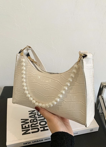 Женская маленькая сумка рептилия багет крокодиловая кожа с жемчугом белая No Brand (259473655)