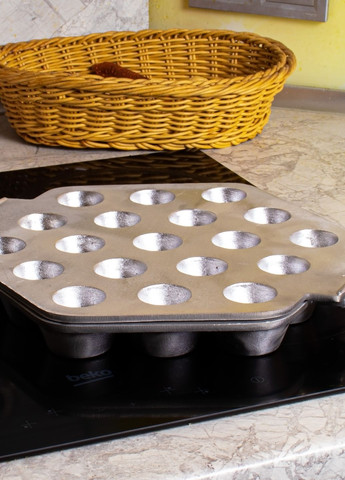 Форма большая с крышкой тарталетница для выпечки кексов, корзинок, тарталеток и пончиков (19 корзинок) Ласунка (275104141)
