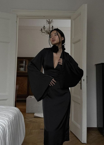 Черное шикарное шёлковое платье с открытой спиной и грудью, нежное длинной платье с резиночками и с завязками сзади No Brand