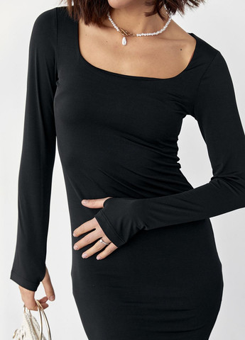 Чорна відвертий силуетна сукня міді з квадратною горловиною - чорний Lurex