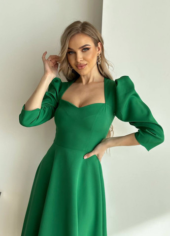 Зелена вечірня сукня кльош Garna однотонна