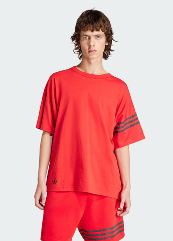 Красная футболка street neuclassic adidas
