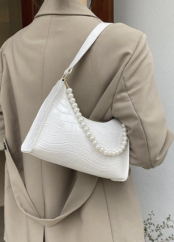 Женская маленькая сумка рептилия багет крокодиловая кожа с жемчугом белая No Brand (259473655)