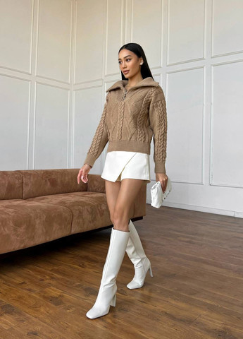 Бежевий женский свитер с v-образнм воротником и молнией цвет кемел р.42/46 445968 New Trend