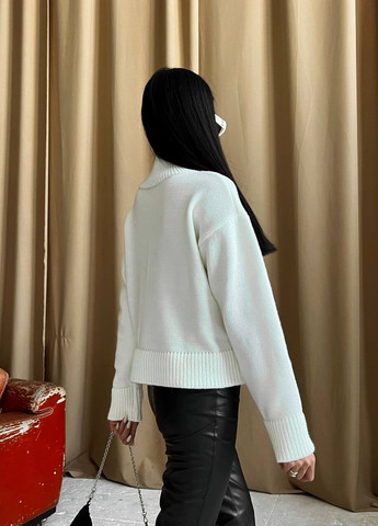 Женский яркий свитер цвет молочный р.42/46 443575 New Trend (266424185)