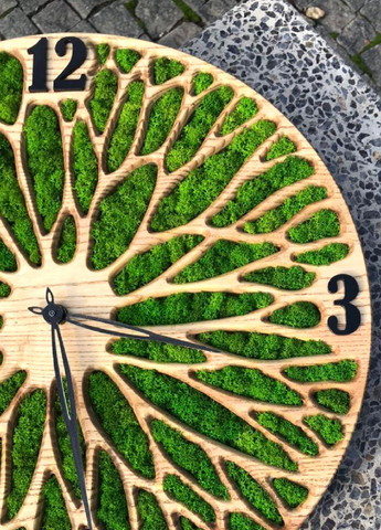 Часы настенные круглые со стабилизированным мхом из дерева 45х45х4 см (475807-Prob) Черные цифры Unbranded (271813767)