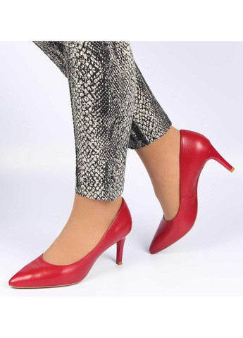 Красные женские туфли на высоком каблуке - фото