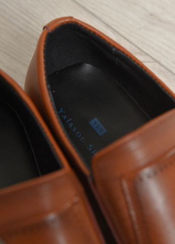 Коричневые классические туфли мужские коричневого цвета Let's Shop без шнурков