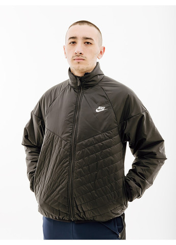 Черная демисезонная куртка midweight puffer Nike