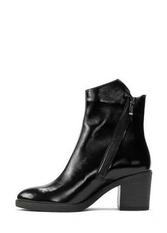 Осенние черные лаковые ботинки на небольшом каблуке Villomi без декора