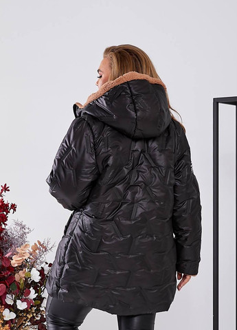 Черная женская теплая куртка с капюшоном цвет черный р.50/52 447635 New Trend
