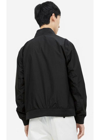 Чорна літня чоловіча куртка бомбер н&м (55993) s чорна H&M