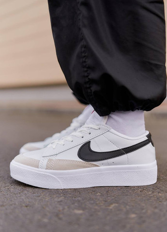Белые демисезонные кроссовки женские, вьетнам Nike Blazer Low Platform White Black
