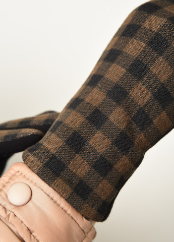 Перчатки женские текстильные на флисе черно-коричневого цвета Let's Shop (256691083)