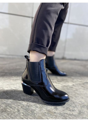 Осенние демисезонные лаковые ботинки черного цвета на каблуке Villomi лаковые