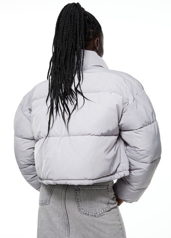 Светло-серая зимняя куртка H&M