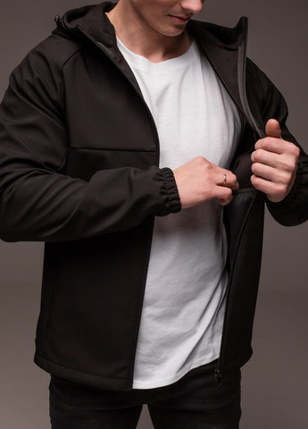 Чорна демісезонна чорна куртка soft shell на флісі Vakko