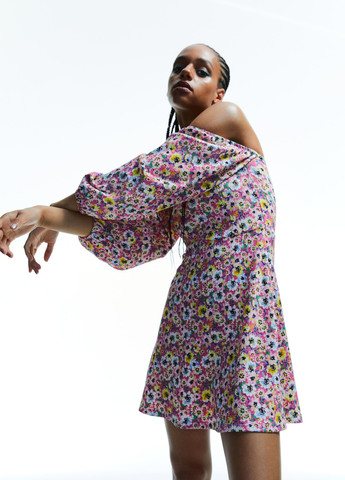 Комбинированное повседневный платье с гофрированными плечами а-силуэт H&M с цветочным принтом