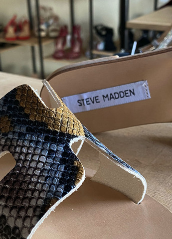 Цветные шлепанцы Steve Madden