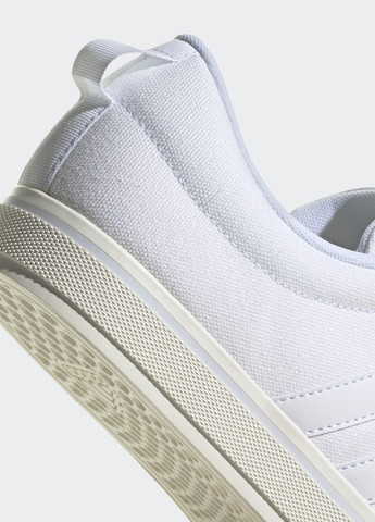 Белые всесезонные кроссовки bravada 2.0 lifestyle skateboarding canvas adidas