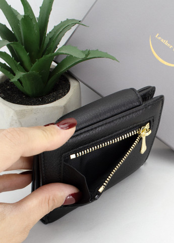 Жіночий шкіряний гаманець маленький 8005 чорний на кнопці Sezfert (266899217)
