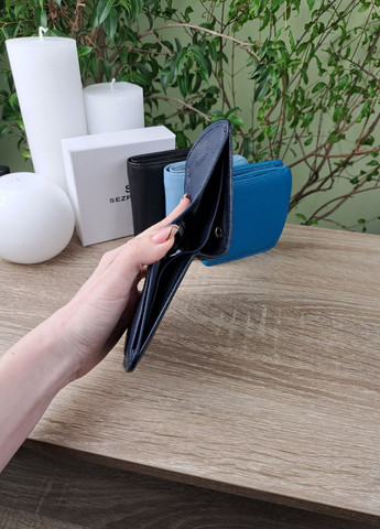 Гаманець шкіряний на магніті з монетницею на кнопці середнього розміру Sezfert (258925297)