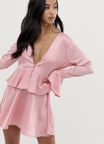 Розовое розовое мини атласное платье с глубоким вырезом Missguided