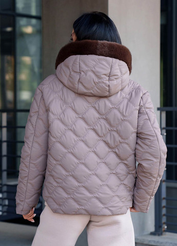 Светло-коричневая зимняя стильная короткая куртка на утеплителе цвета мокко Jadone Fashion Куртка