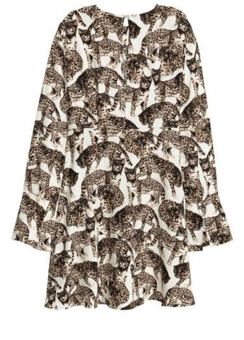 Белое платье H&M с рисунком