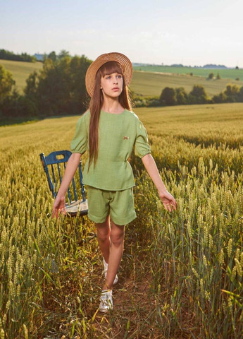 Оливковий літній костюм для дівчинки з льону Модняшки
