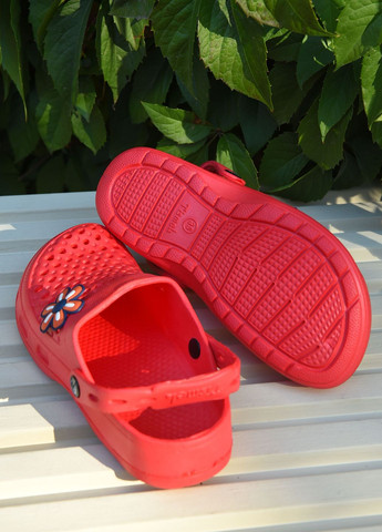 Крокси дитячі для дівчинки червоного кольору Let's Shop (263591232)