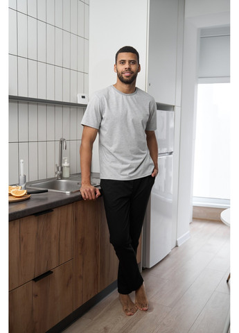 Піжама чоловіча COTTON BASIC футболка сіра + штани прямі чорні Handy Wear (278076157)