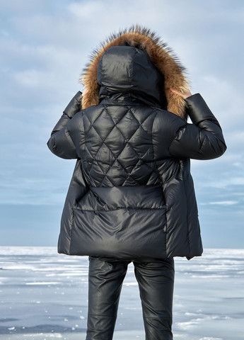 Чорна зимня утеплена куртка з хутром єнота модель Vo-tarun 899