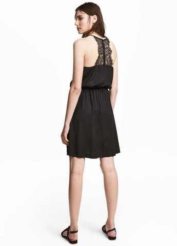 Черное коктейльное платье летнее с кружевной спинкой черное H&M