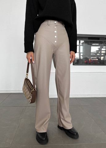 Женские брюки из эко-кожи цвет кофейный р.42 443401 New Trend (266424214)