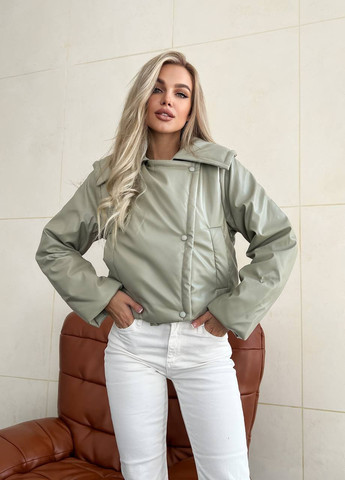 Зеленая женская укороченная куртка оливкового цвета р.42/44 396831 New Trend