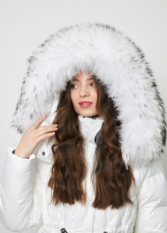 Біла зимня утеплена куртка з хутром єнота модель Vo-tarun 899