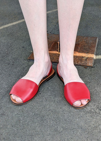 Стильні червоні шкіряні босоніжки на низькому ходу InFashion босоножки (262157905)