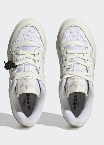 Серые всесезонные кроссовки rivalry low 86 adidas