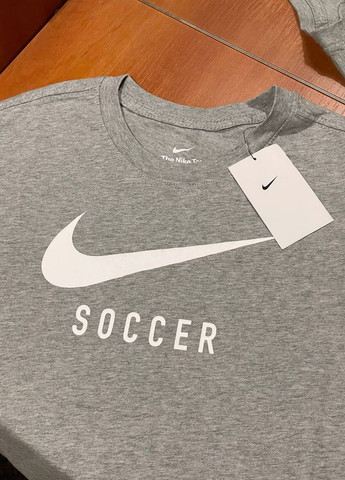 Серая футболка майка Nike Soccer Swoosh logo t-shirt