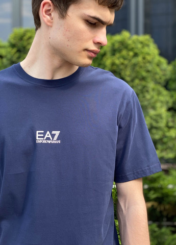 Темно-синя футболка EA7