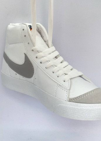 Білі осінні кросівки репліка nike blazer mid 77 white & grey logo Vakko