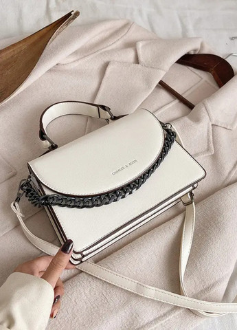 Жіноча класична сумочка крос-боді з ланцюжком через плече на ремінці біла No Brand (257876187)