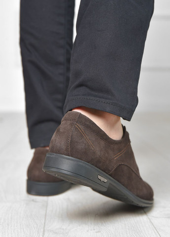 Коричневые классические туфли мужские коричневого цвета Let's Shop на шнурках