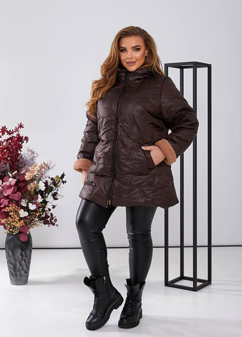 Коричнева женская теплая куртка с капюшоном цвет шоколад р.50/52 447635 New Trend