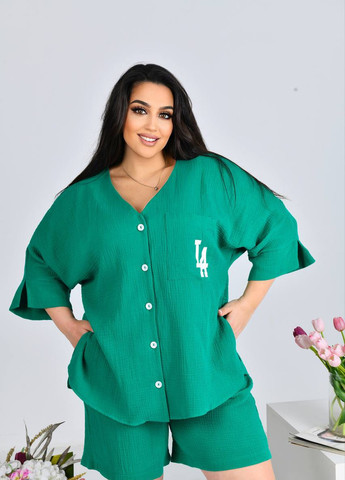 Жіночий костюм двійка з шортами колір зелений р.50/52 433466 New Trend (258685847)