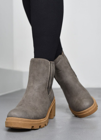 Осенние ботинки женские демисезонные серого цвета дезерты Let's Shop без декора из искусственной кожи